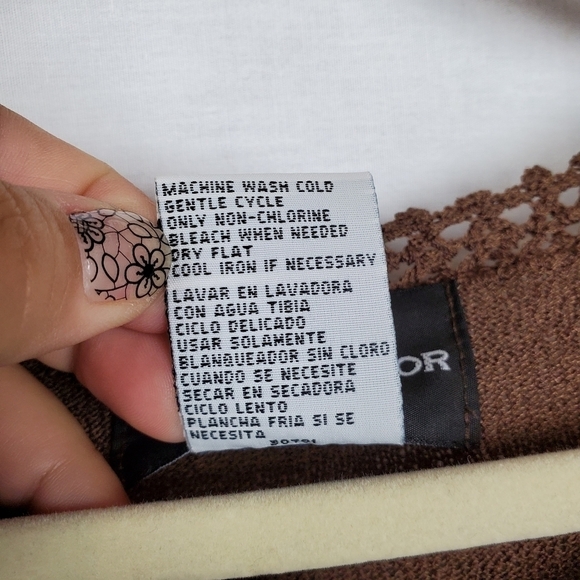 Sag Harbor sz M crocheted hem lightweight sweater - Picture 7 of 9